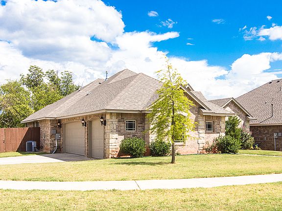 2nd image of 224 Evie Pl