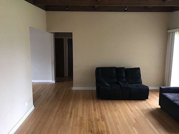 2nd image of 5158 N Moreland Ave