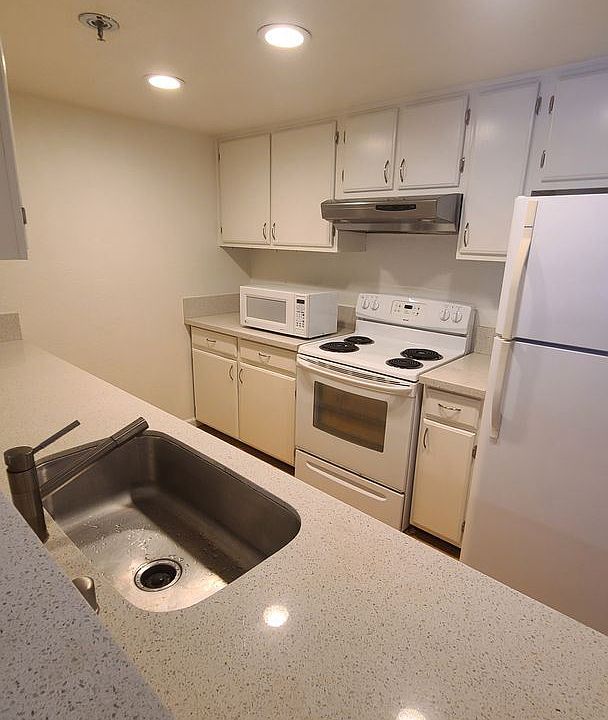 1st image of 360 Guerrero St APT 104