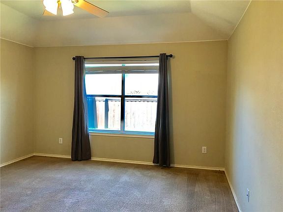 5th image of 110 Brookshore Dr