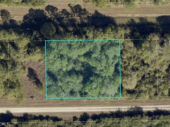 1237 Crystal St E, Lehigh Acres, FL 33974