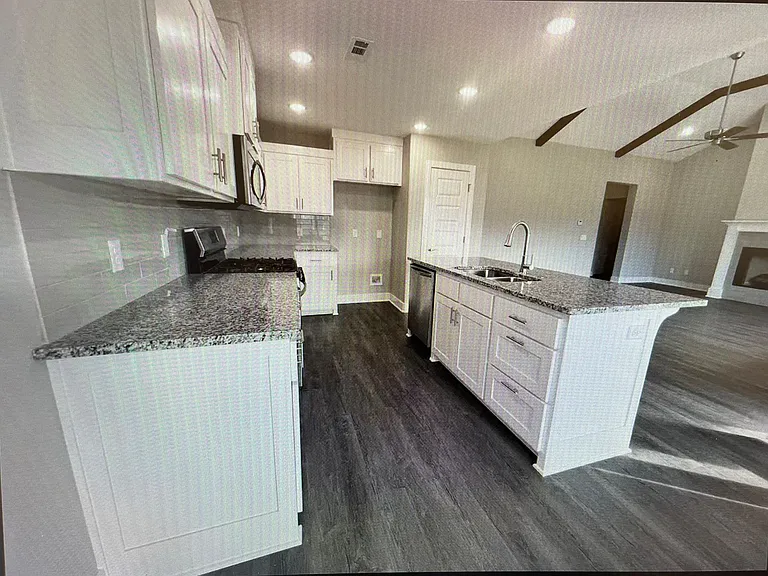 1563 N Pershing St — Photo 10