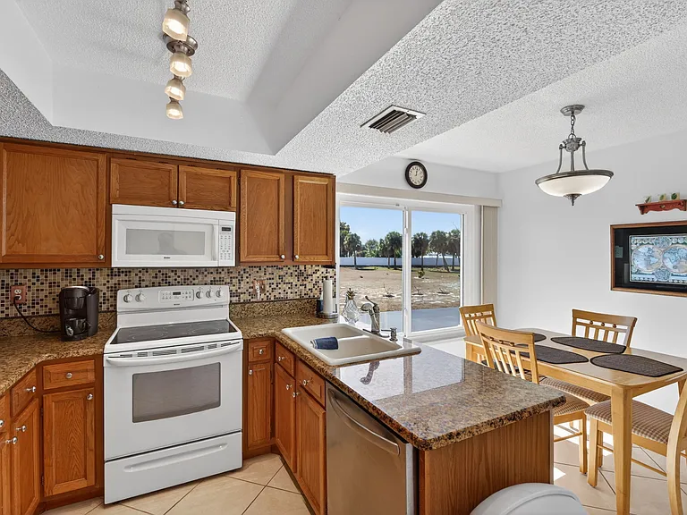 Kitchen - view 2