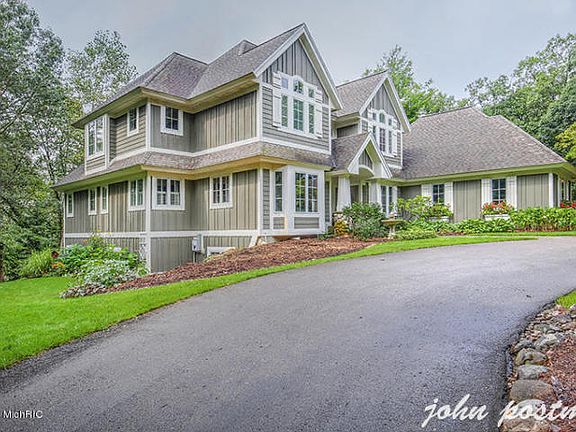 2nd image of 1947 Emerald Glen Ct NE