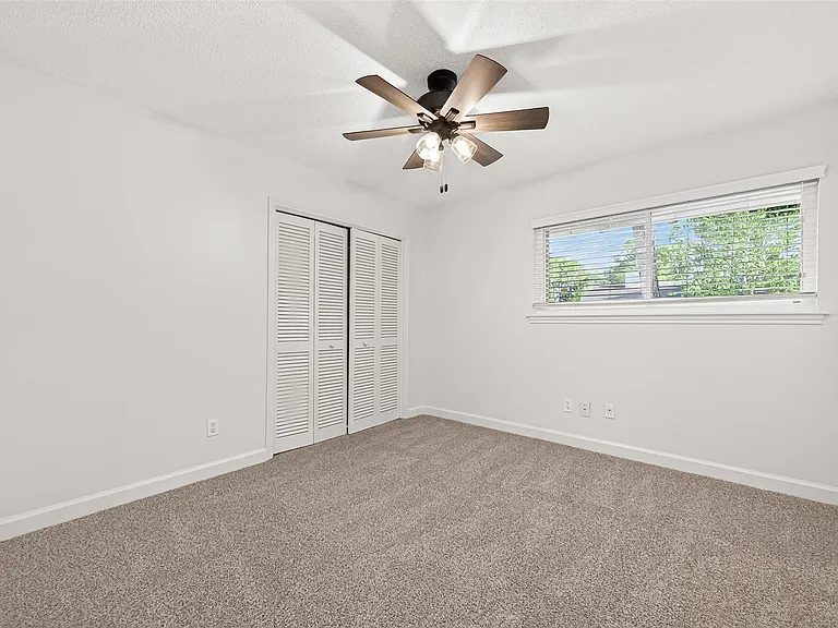 10602 Longmont Dr — Photo 36