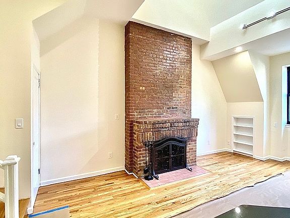 4th image of 160 W 75th St APT 4a