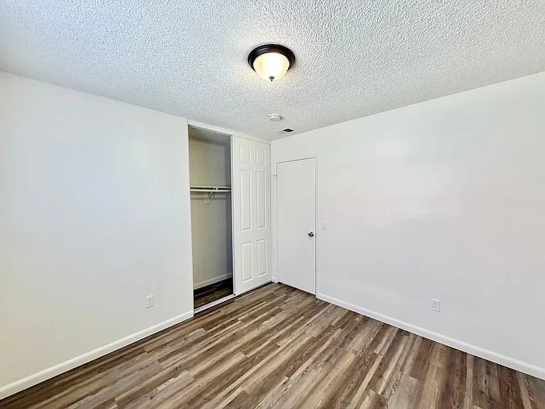 24690 Rugby Ln — Photo 20