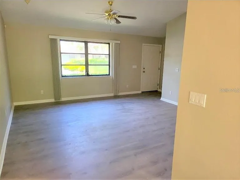 1711 Settlers Dr #7 — Photo 7