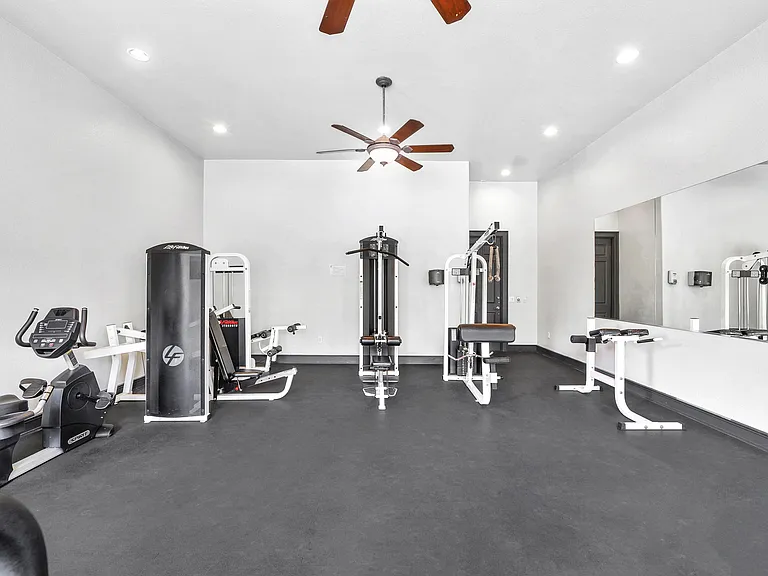 ReNue Downtown Apartments — Photo 9