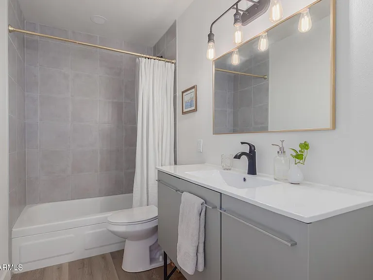 8241 N Central Ave #13 — Photo 18
