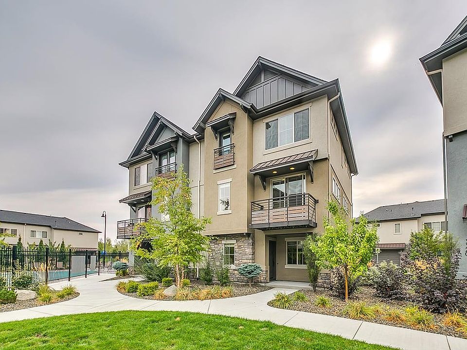 Corner unit townhome