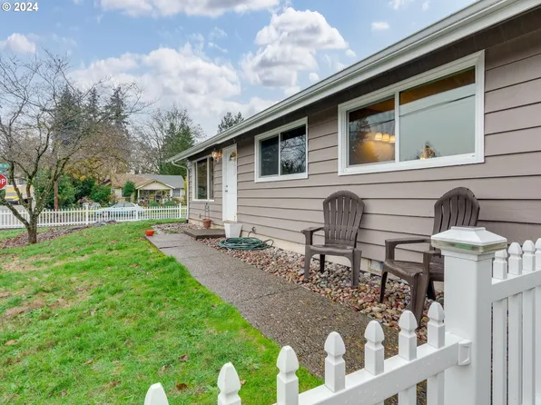 995 Bellevue Ave, Gladstone, OR 97027