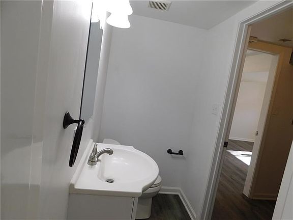 4th image of 4094 Greenridge Dr