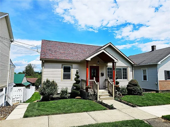 12 1/2 W Vine St, Mount Pleasant, PA 15666