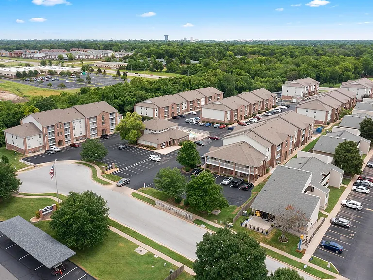 Sherwood Village Apartments — Photo 34