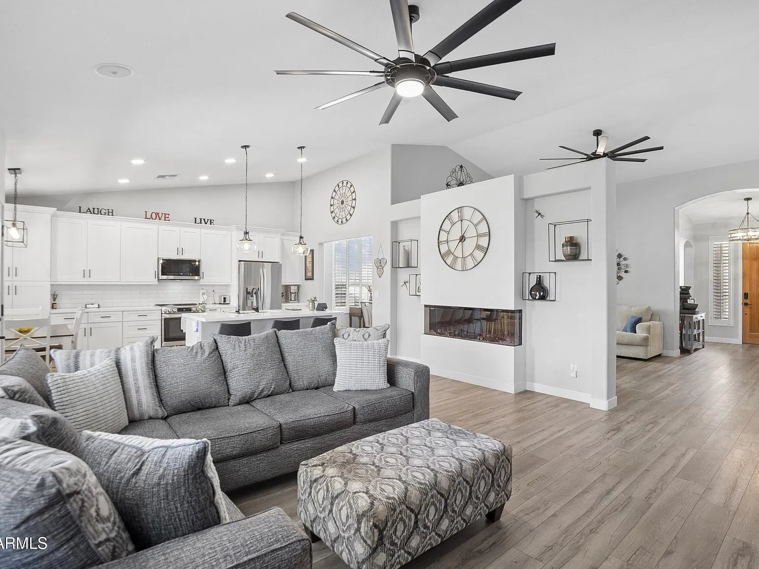 5 bed, 2.0 bath, 2484 sqft, $3,700 — Photo 3
