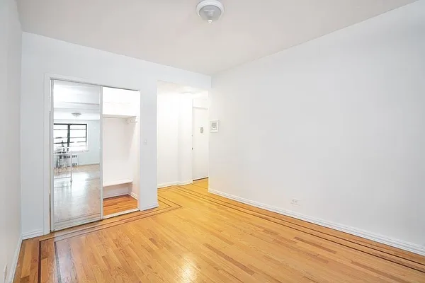 Rented by Waldstar Real Estate LLC | media 16