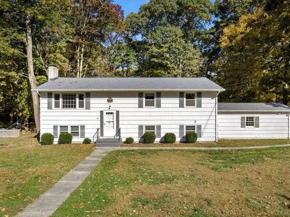 10 Pequot Drive, Ledyard, CT 06335