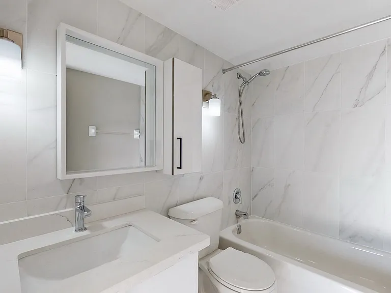 40 Pleasant Blvd — Photo 7