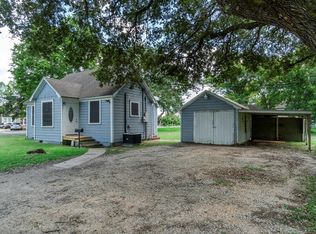 211 Pecan St, El Campo, TX 77437