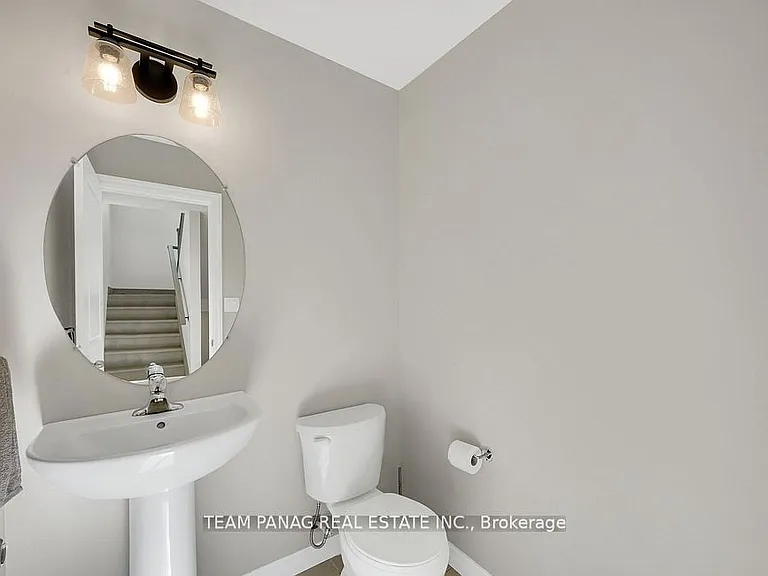 16 Berardi Cres — Photo 7