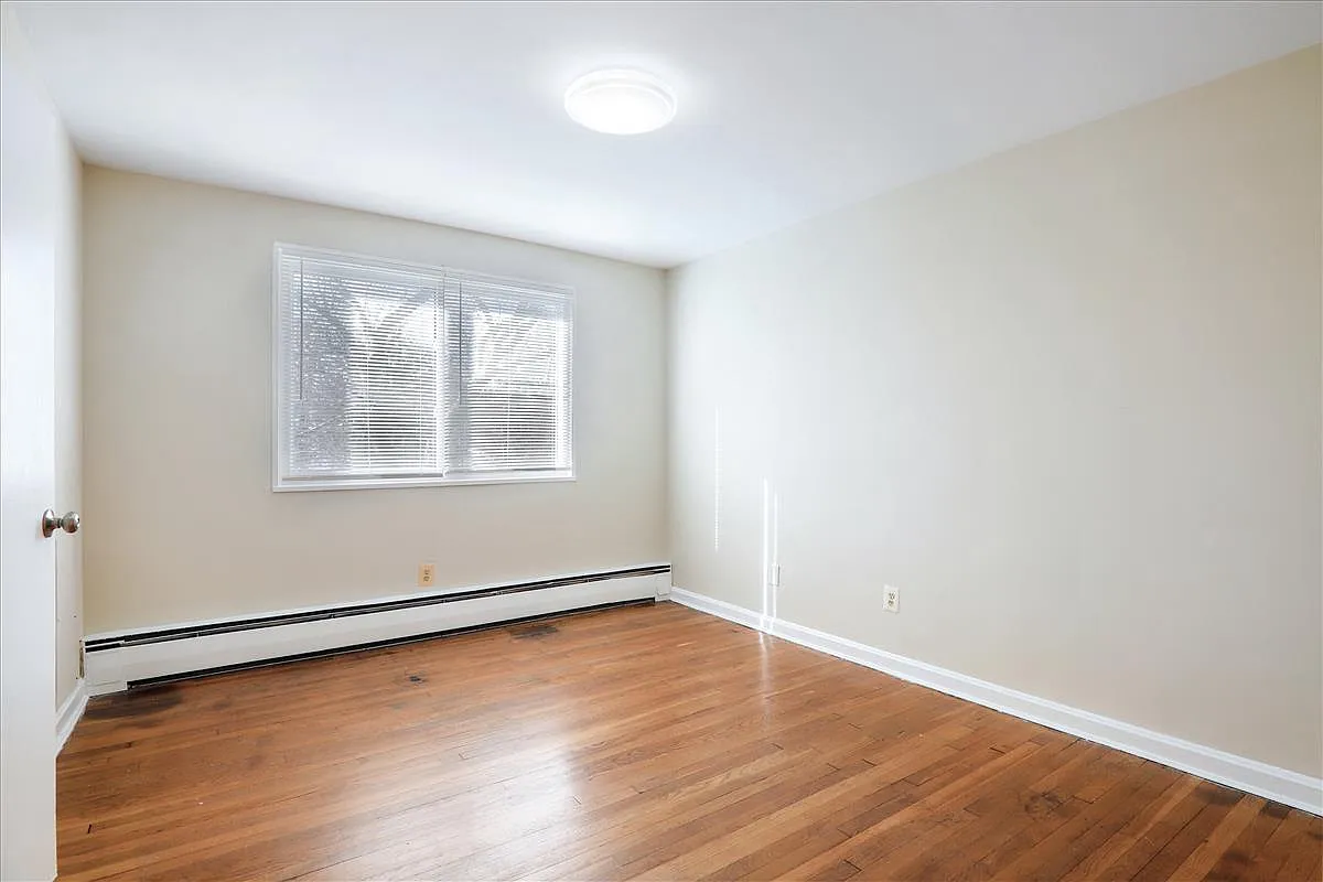3 bed, $2,038 — Photo 3
