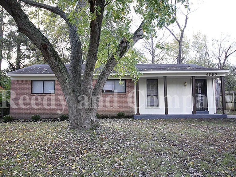 4557 Spring Valley Dr — Photo 2