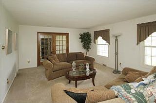 3rd image of 13 Lynwood Dr