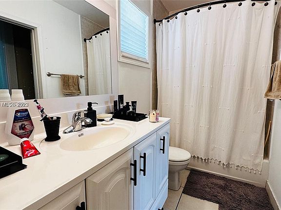 2nd image of 2800 NE 203rd St APT 15