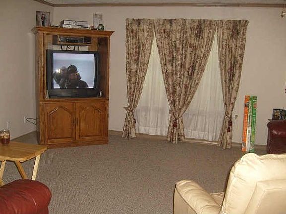 3rd image of 9803 Meadowbrook Cir