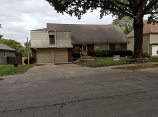 16 W Bridlespur Dr, Kansas City, MO 64114