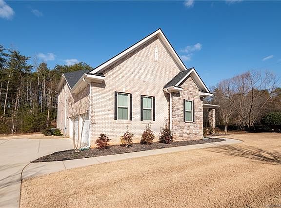 3rd image of 16204 Bastille Dr