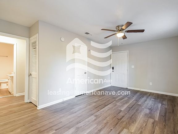 1840827_003_wm_-_living_room_13537869.jpg