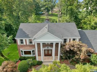 48 Karens Ln, Englewood Cliffs, NJ 07632
