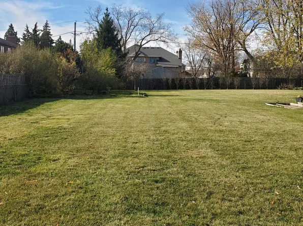 9214 N Washington St, Niles, IL 60714