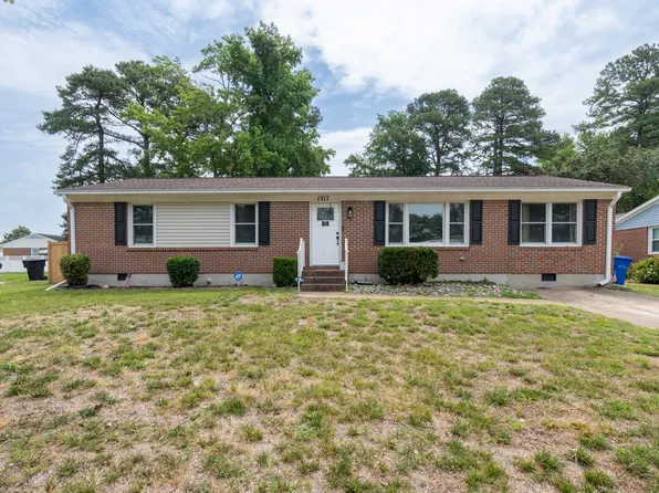 1217 Lakeview Dr, Portsmouth, VA 23701