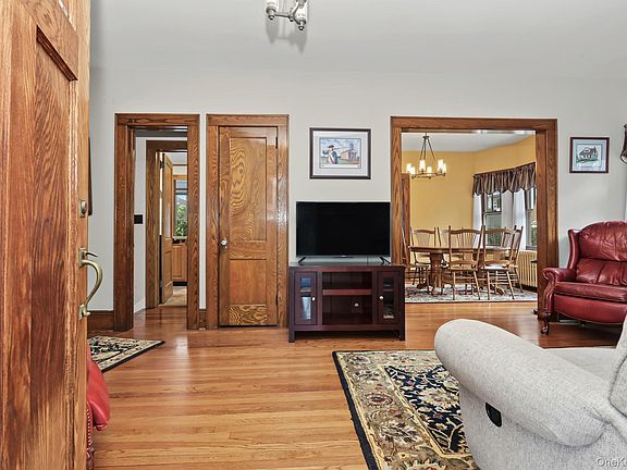 3rd image of 1118 Hudson Avenue