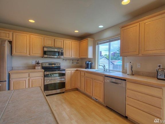 5th image of 17714 23rd Ave E