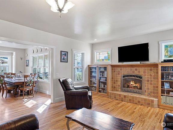 4th image of 3816 46th Street NW