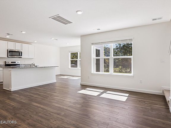 3rd image of 7662 Belhaven Ln