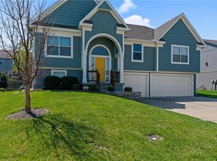 805 Bellflower Ln, Greenwood, MO 64034