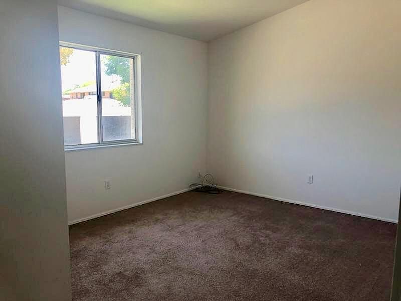 1st image of 515 Zahn Dr #B