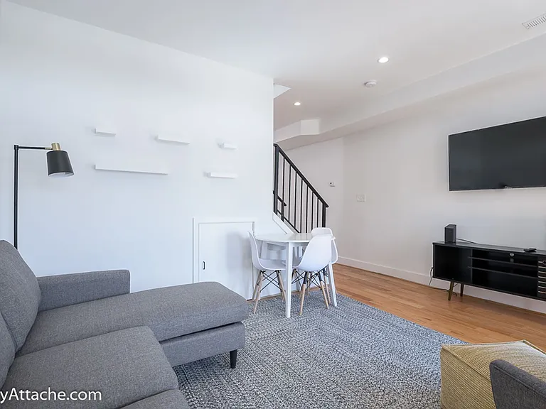631 Constitution Ave NE — Photo 8