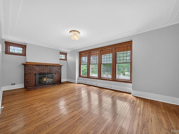 5th image of 529 E Lincoln Ave