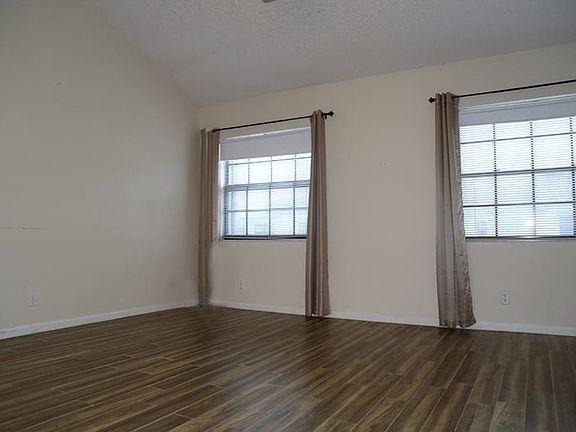 5th image of 203 NW 45th Ave #203