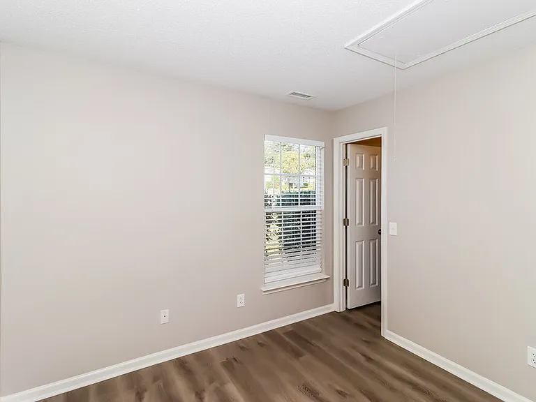 135 Winborne Dr — Photo 12