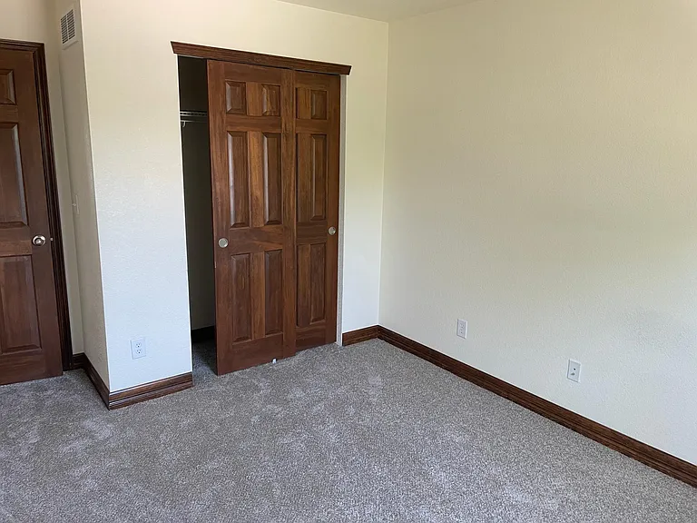 1011 Eichhorn Dr — Photo 35