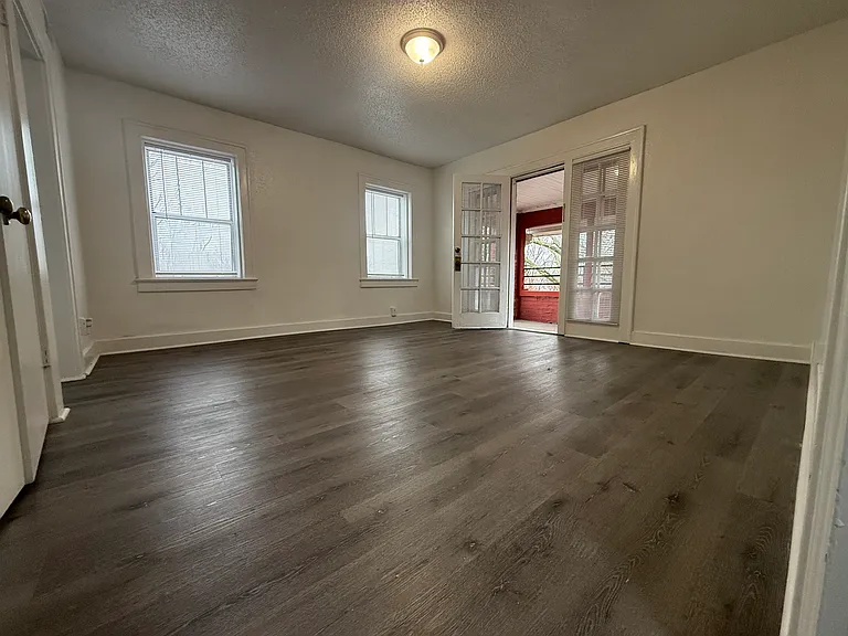 Stonewall Court Apts — Photo 14