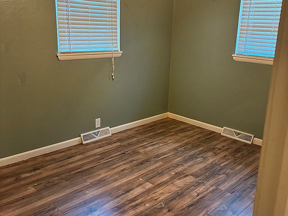 4th image of 2902 S Park Ave