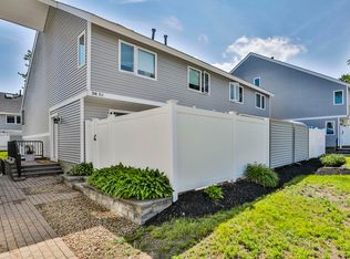 36 Meadow Pond Dr APT D, Leominster, MA 01453